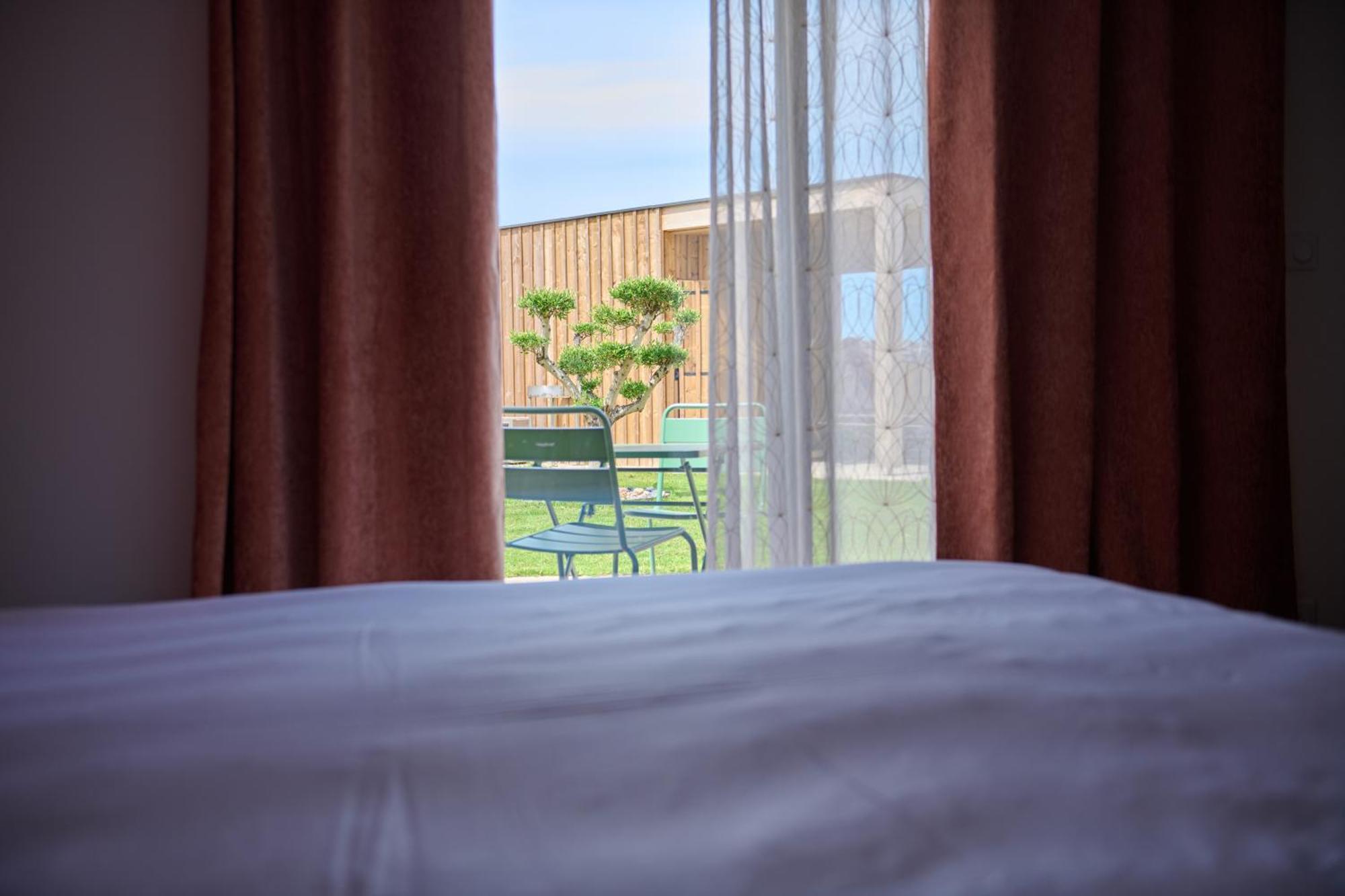 Le Repaire Lagardere Bed & Breakfast Lussac  Exterior photo