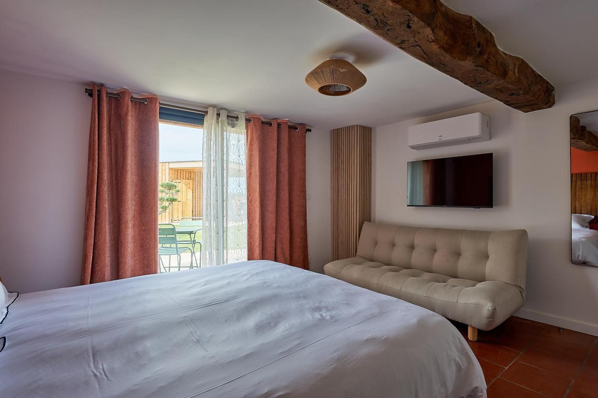 Le Repaire Lagardere Bed & Breakfast Lussac  Exterior photo